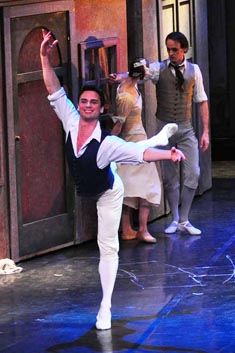 Tomislav Petranović (Franz); Hrvatsko narodno kazalište u Zagrebu: Léo Delibes – Youri Vámos, Coppélia na Montmartreu, kor. i red. Youri Vámos, foto: © Novković