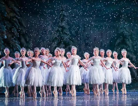 The Royal Ballet and Opera, London: Petar Iljič Čajkovski, Orašar, kor. Peter Wright 