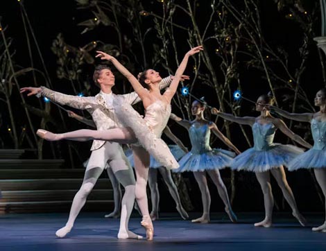 The Royal Ballet and Opera, London: Sergej Prokofjev, Pepeljuga, kor. Frederick Ashton 